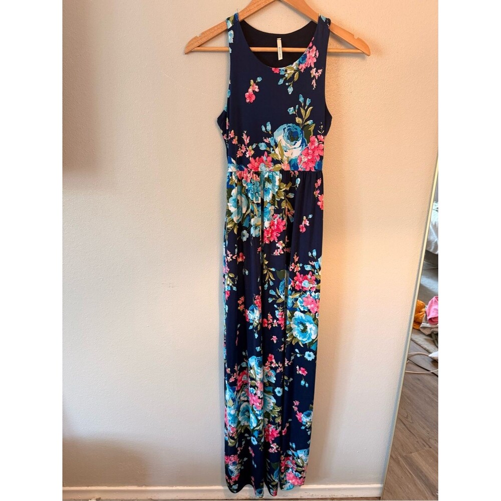 The Mint Julip Bellamie Navy Floral Maxi Dress stretchy racerback